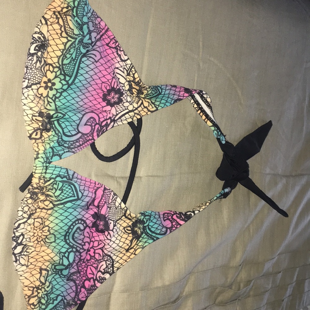 Bikini - Picture 2 of 4